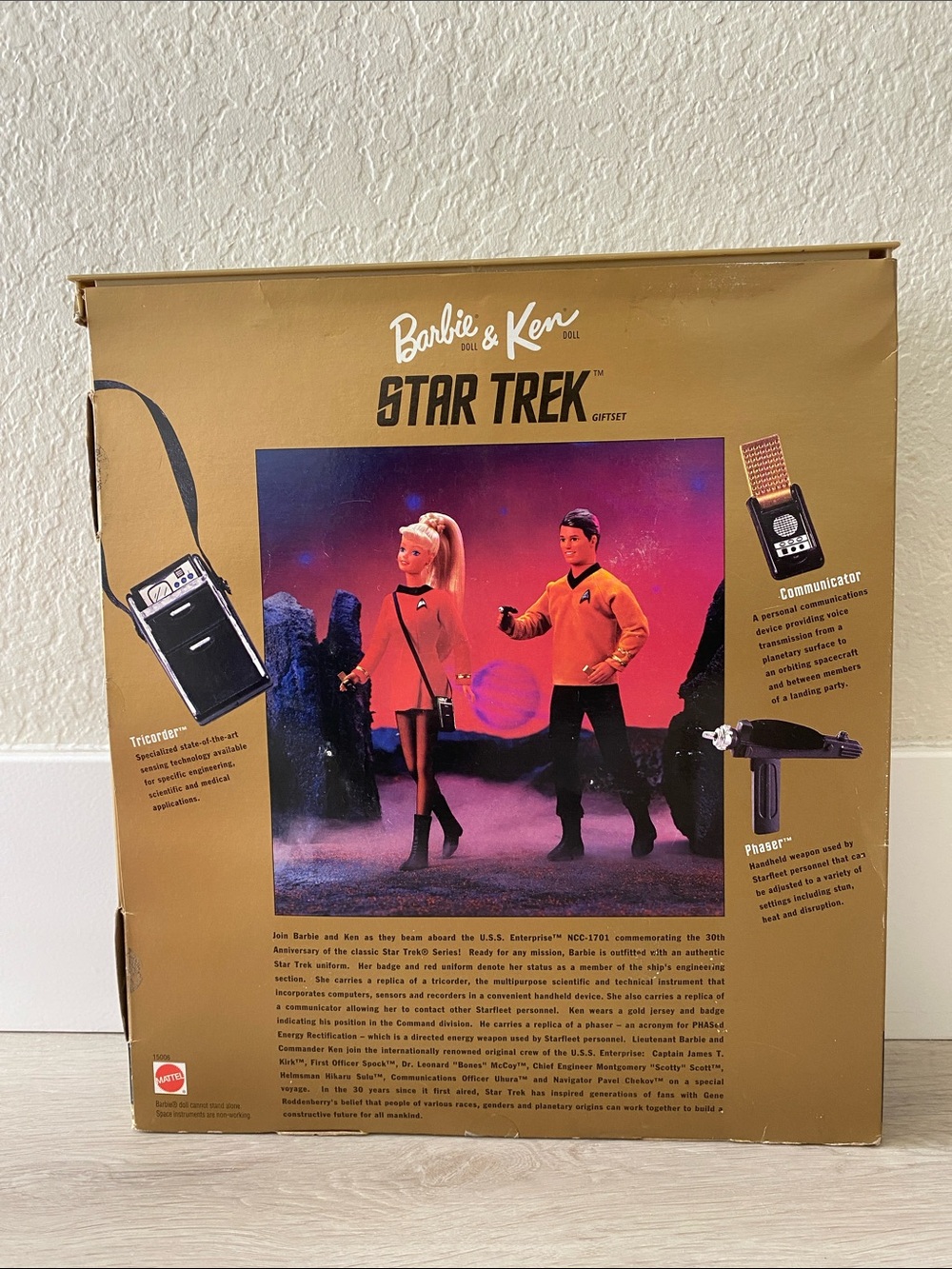 Barbie & Ken Star Trek Collector Set - Red, Blue, Gold - Picture 4 of 4